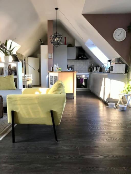 Light Flow Stylish Attic House. M. Balcony Раштатт Экстерьер фото