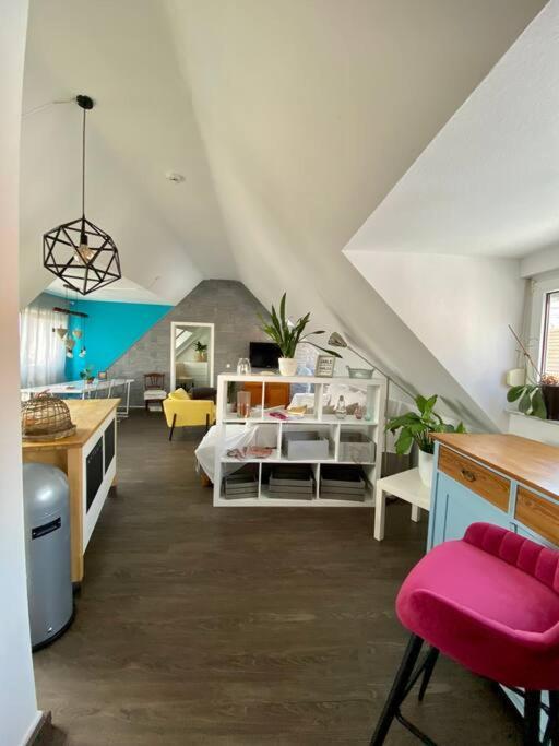 Light Flow Stylish Attic House. M. Balcony Раштатт Экстерьер фото
